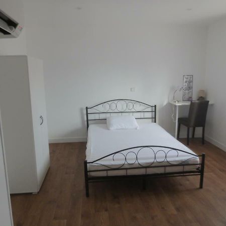 Appartements Et Studios Meubles Au Centre Ville D'Ouzouer Sur Loire 外观 照片