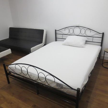 Appartements Et Studios Meubles Au Centre Ville D'Ouzouer Sur Loire 外观 照片