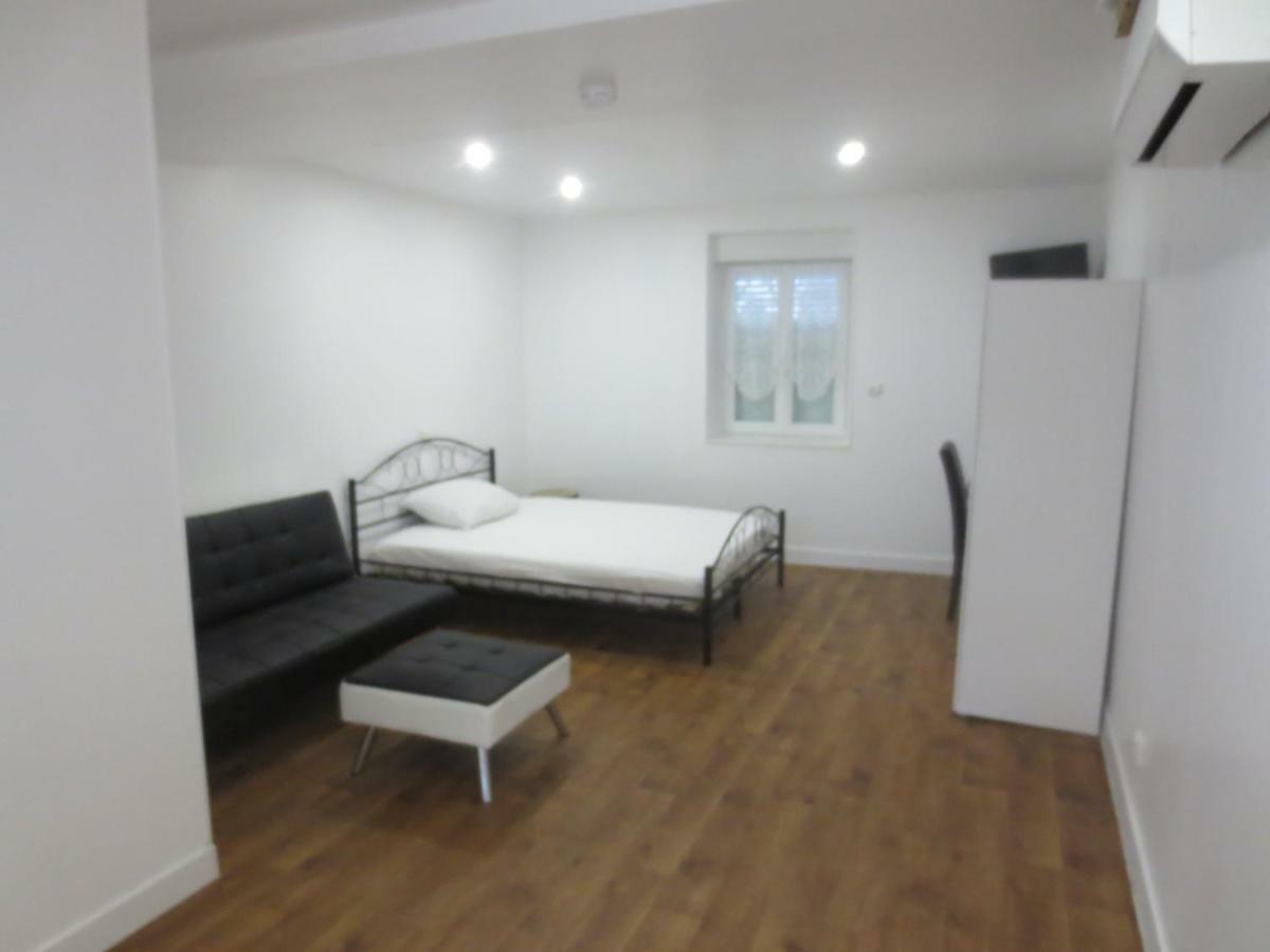 Appartements Et Studios Meubles Au Centre Ville D'Ouzouer Sur Loire 外观 照片