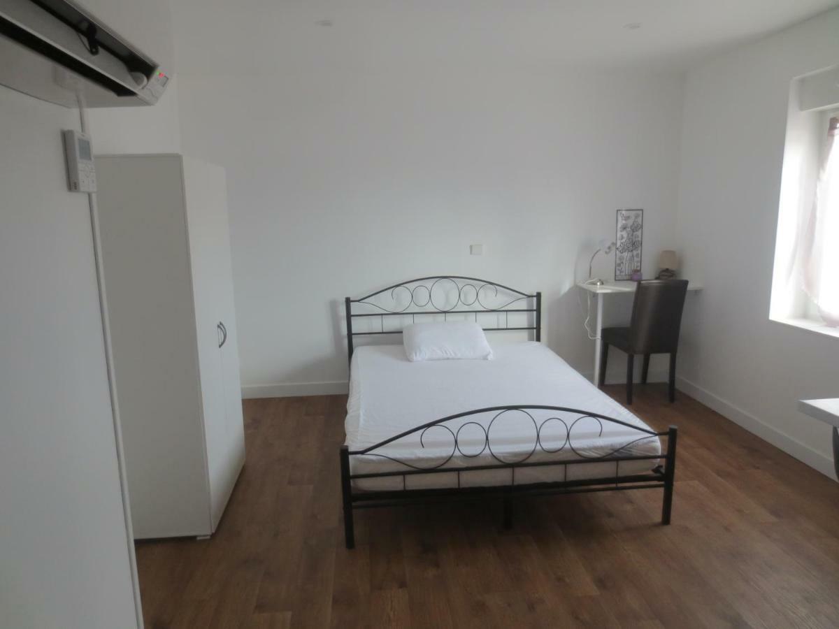 Appartements Et Studios Meubles Au Centre Ville D'Ouzouer Sur Loire 外观 照片