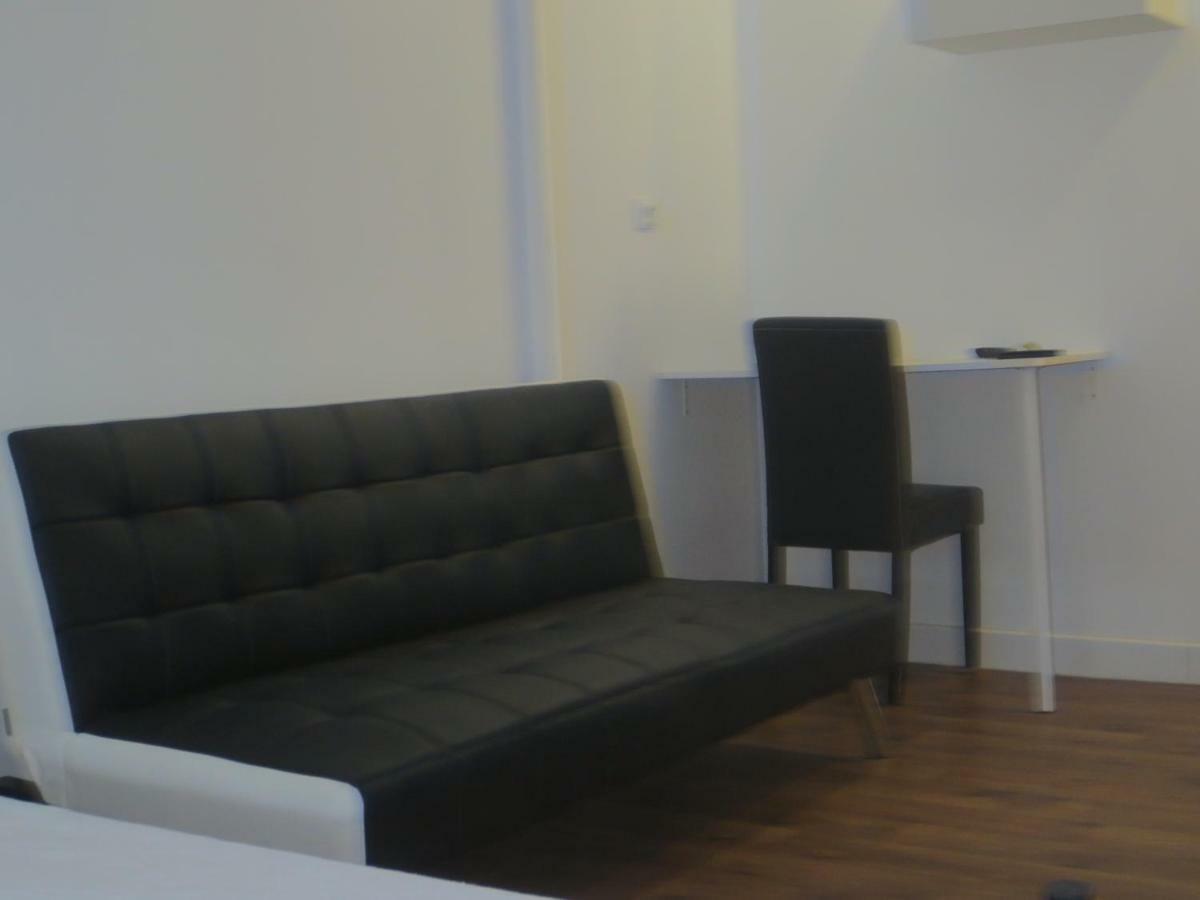 Appartements Et Studios Meubles Au Centre Ville D'Ouzouer Sur Loire 外观 照片