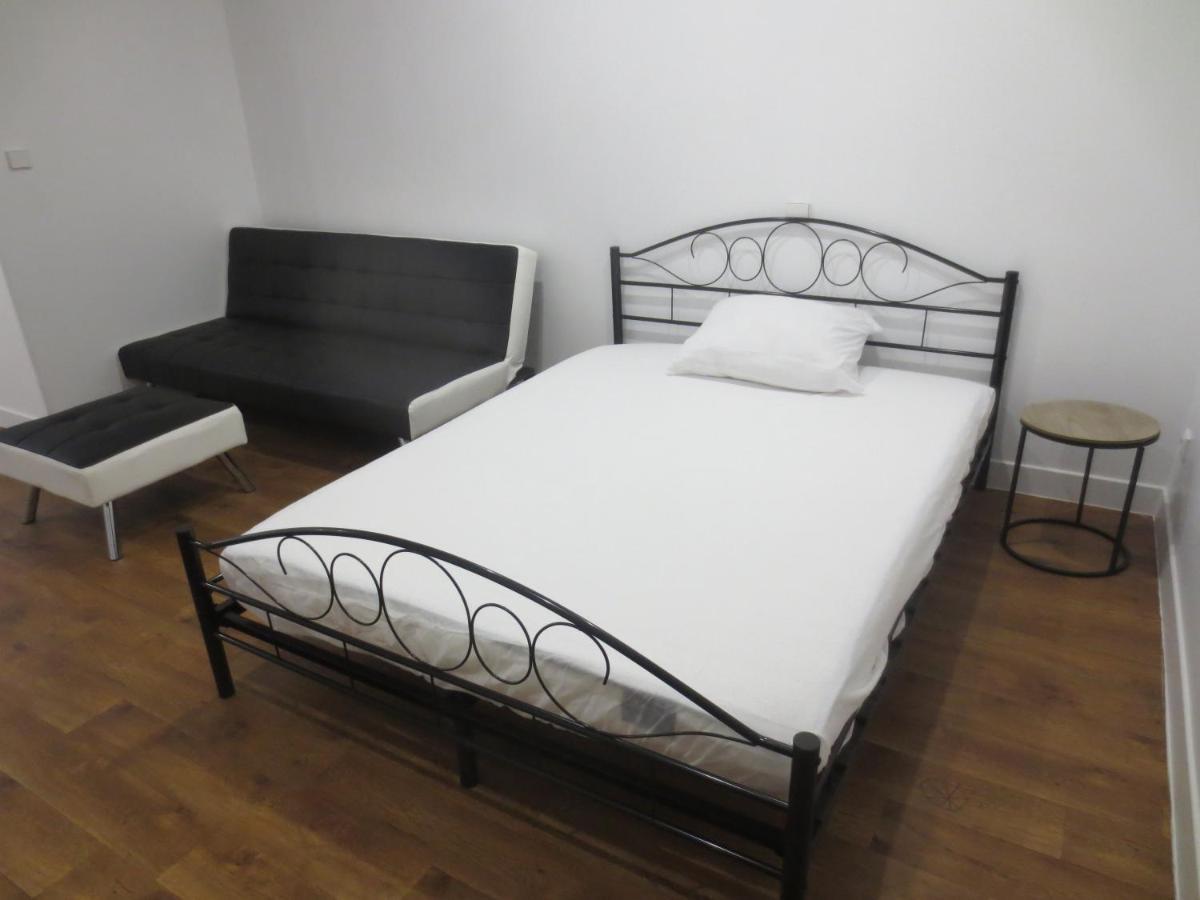 Appartements Et Studios Meubles Au Centre Ville D'Ouzouer Sur Loire 外观 照片